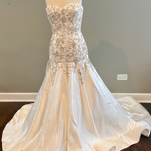 FREE Shipping! NWT Jasmine Mermaid Wedding Gown - Picture 1 of 8